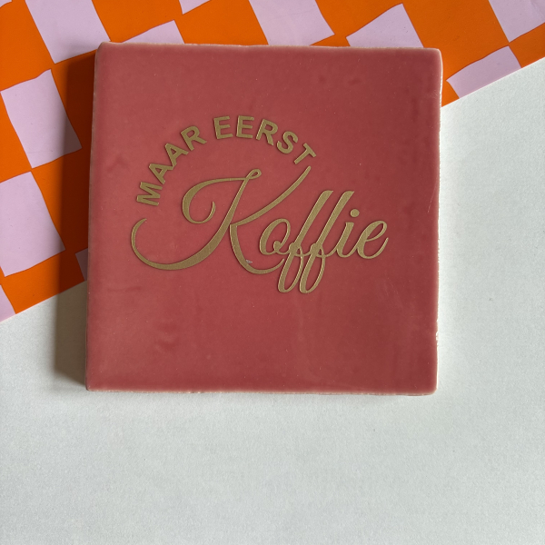 Tegel maar eerst koffie