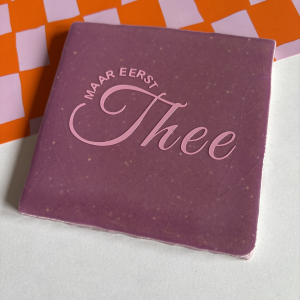 Tegel, maar eerst thee