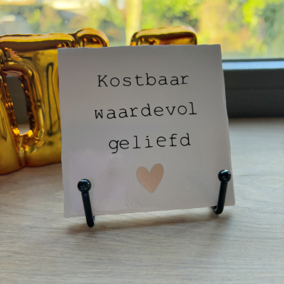 Tegel, kostbaar,waardevol,geliefd